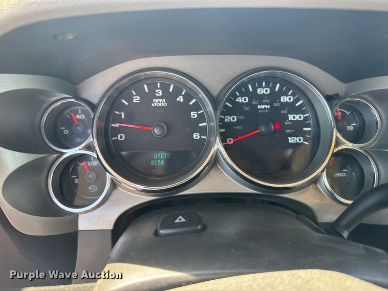 image for item FB0960 2013 Chevrolet Silverado 3500HD Crew Cab pickup truck cab and chassis