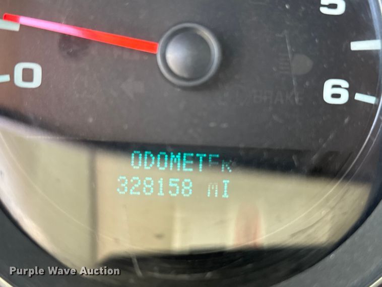 image for item FB0960 2013 Chevrolet Silverado 3500HD Crew Cab pickup truck cab and chassis