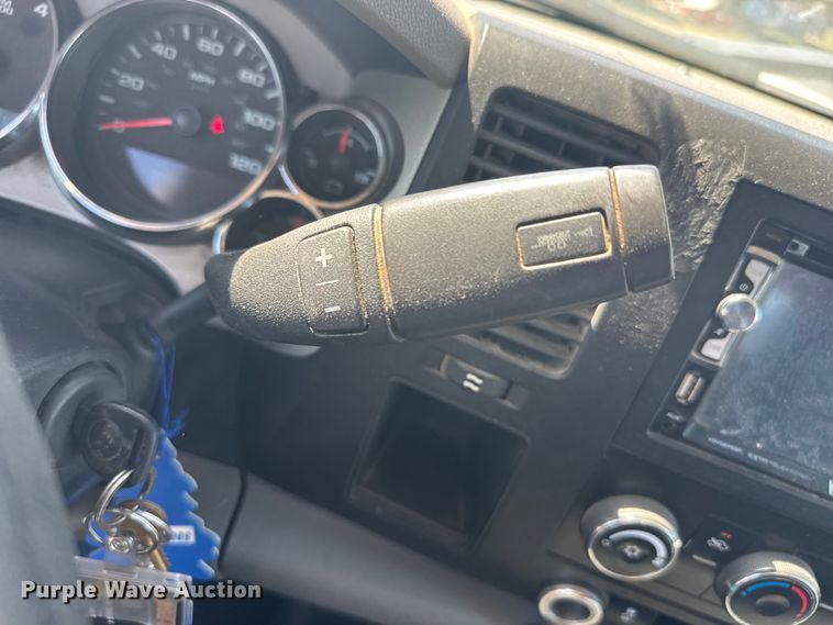 image for item FB0960 2013 Chevrolet Silverado 3500HD Crew Cab pickup truck cab and chassis