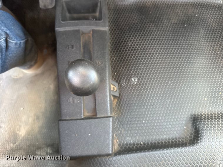 image for item FB0960 2013 Chevrolet Silverado 3500HD Crew Cab pickup truck cab and chassis