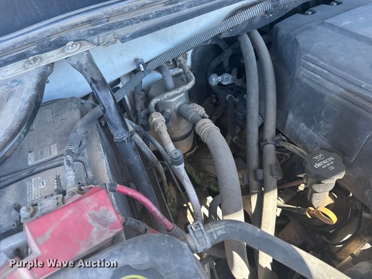 image for item FB0960 2013 Chevrolet Silverado 3500HD Crew Cab pickup truck cab and chassis