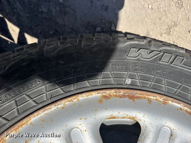 image for item FB0960 2013 Chevrolet Silverado 3500HD Crew Cab pickup truck cab and chassis