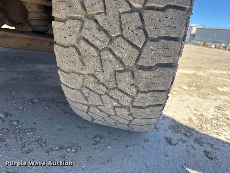 image for item FB0960 2013 Chevrolet Silverado 3500HD Crew Cab pickup truck cab and chassis