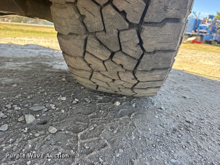 image for item FB0960 2013 Chevrolet Silverado 3500HD Crew Cab pickup truck cab and chassis