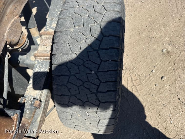 image for item FB0960 2013 Chevrolet Silverado 3500HD Crew Cab pickup truck cab and chassis