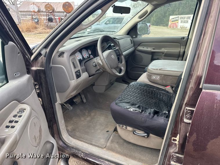 image for item FB0963 2004 Dodge Ram 1500 Ext. Cab pickup truck