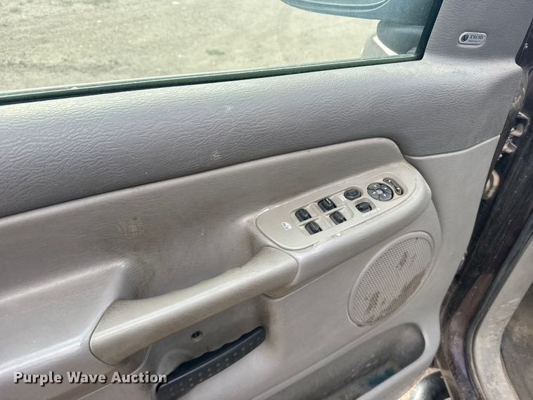 image for item FB0963 2004 Dodge Ram 1500 Ext. Cab pickup truck