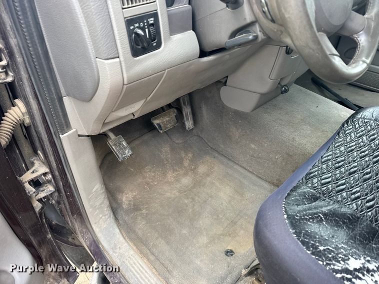 image for item FB0963 2004 Dodge Ram 1500 Ext. Cab pickup truck