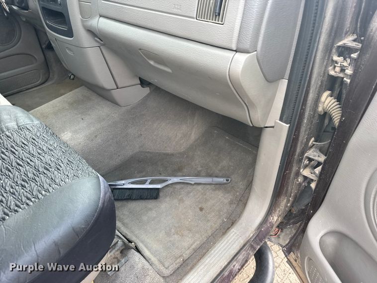 image for item FB0963 2004 Dodge Ram 1500 Ext. Cab pickup truck