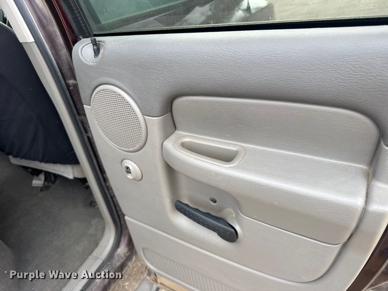 image for item FB0963 2004 Dodge Ram 1500 Ext. Cab pickup truck