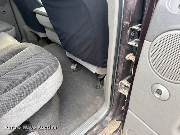 image for item FB0963 2004 Dodge Ram 1500 Ext. Cab pickup truck