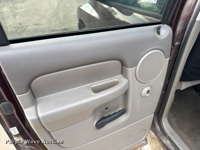 image for item FB0963 2004 Dodge Ram 1500 Ext. Cab pickup truck