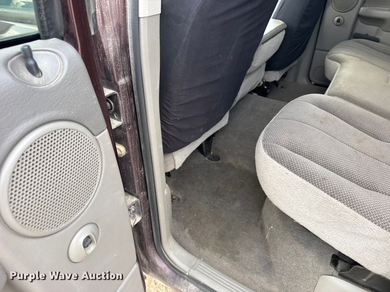 image for item FB0963 2004 Dodge Ram 1500 Ext. Cab pickup truck