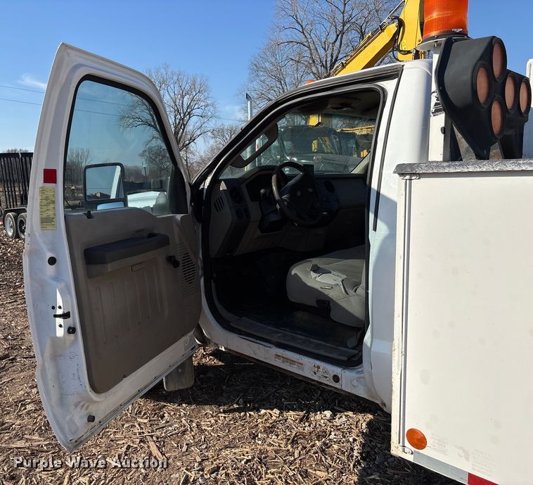 image for item FB3002 2008 Ford F450 Super Duty utility / service truck