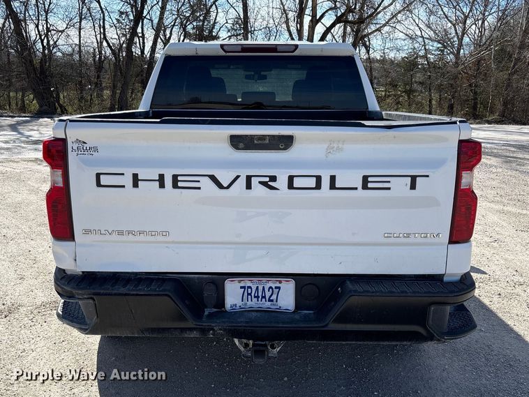 image for item FB3222 2019 Chevrolet Silverado 1500 Crew Cab pickup truck