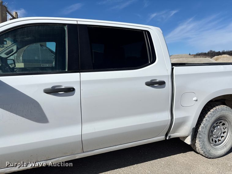 image for item FB3222 2019 Chevrolet Silverado 1500 Crew Cab pickup truck