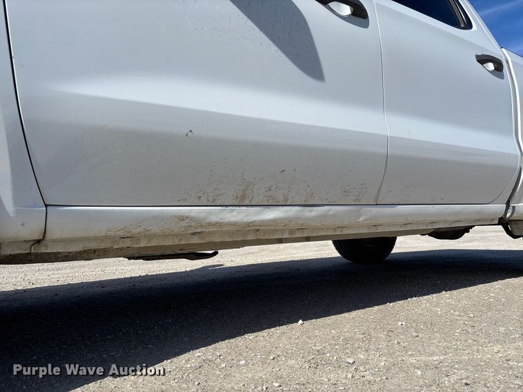 image for item FB3222 2019 Chevrolet Silverado 1500 Crew Cab pickup truck