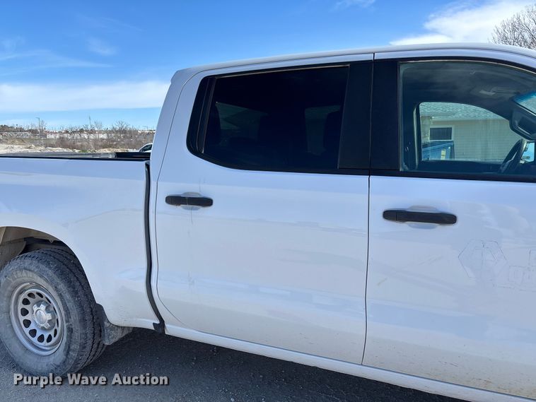 image for item FB3222 2019 Chevrolet Silverado 1500 Crew Cab pickup truck