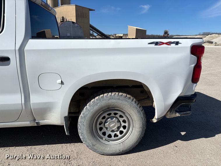 image for item FB3222 2019 Chevrolet Silverado 1500 Crew Cab pickup truck