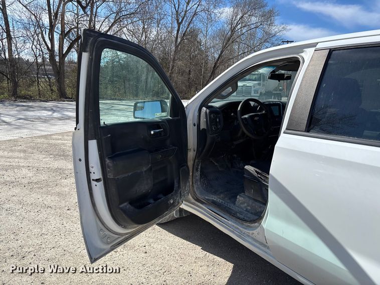 image for item FB3222 2019 Chevrolet Silverado 1500 Crew Cab pickup truck