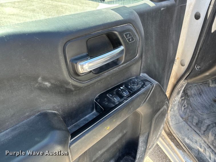 image for item FB3222 2019 Chevrolet Silverado 1500 Crew Cab pickup truck