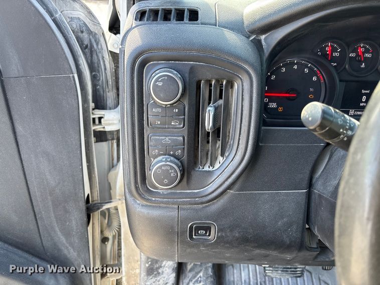 image for item FB3222 2019 Chevrolet Silverado 1500 Crew Cab pickup truck