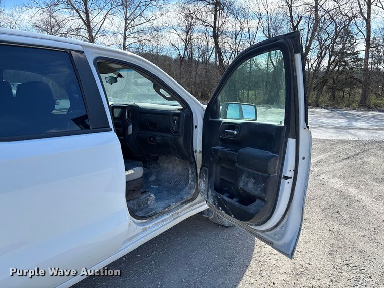 image for item FB3222 2019 Chevrolet Silverado 1500 Crew Cab pickup truck