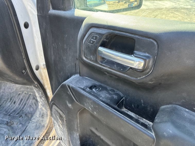 image for item FB3222 2019 Chevrolet Silverado 1500 Crew Cab pickup truck