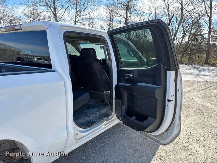 image for item FB3222 2019 Chevrolet Silverado 1500 Crew Cab pickup truck