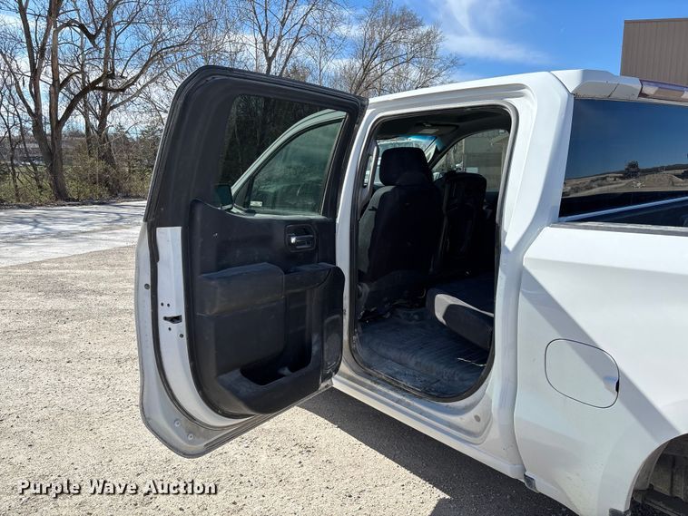 image for item FB3222 2019 Chevrolet Silverado 1500 Crew Cab pickup truck