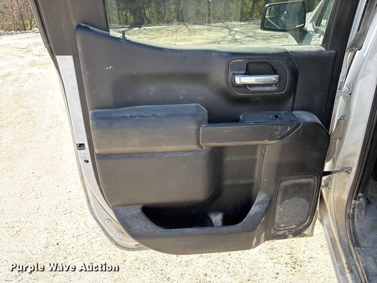 image for item FB3222 2019 Chevrolet Silverado 1500 Crew Cab pickup truck