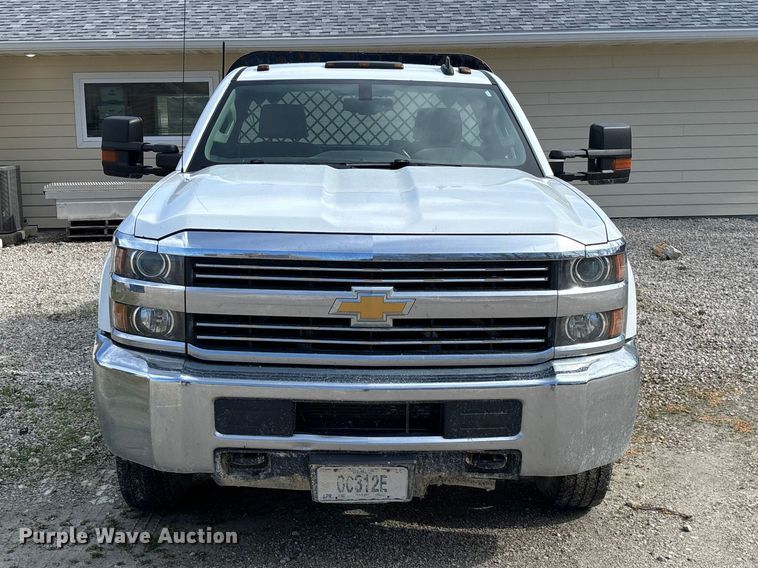 image for item FB3223 2016 Chevrolet Silverado 3500HD flatbed pickup truck