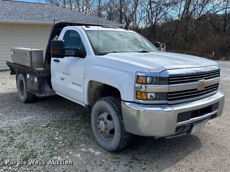image for item FB3223 2016 Chevrolet Silverado 3500HD flatbed pickup truck