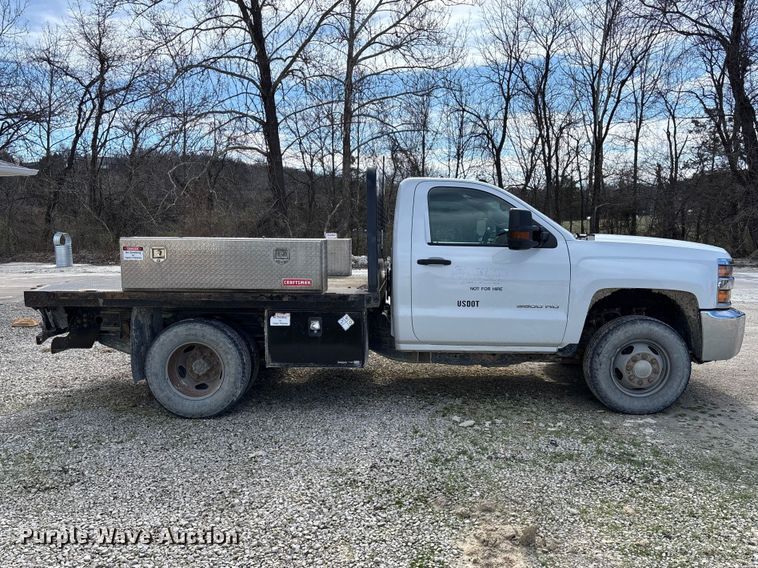 image for item FB3223 2016 Chevrolet Silverado 3500HD flatbed pickup truck