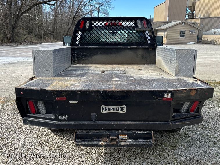 image for item FB3223 2016 Chevrolet Silverado 3500HD flatbed pickup truck