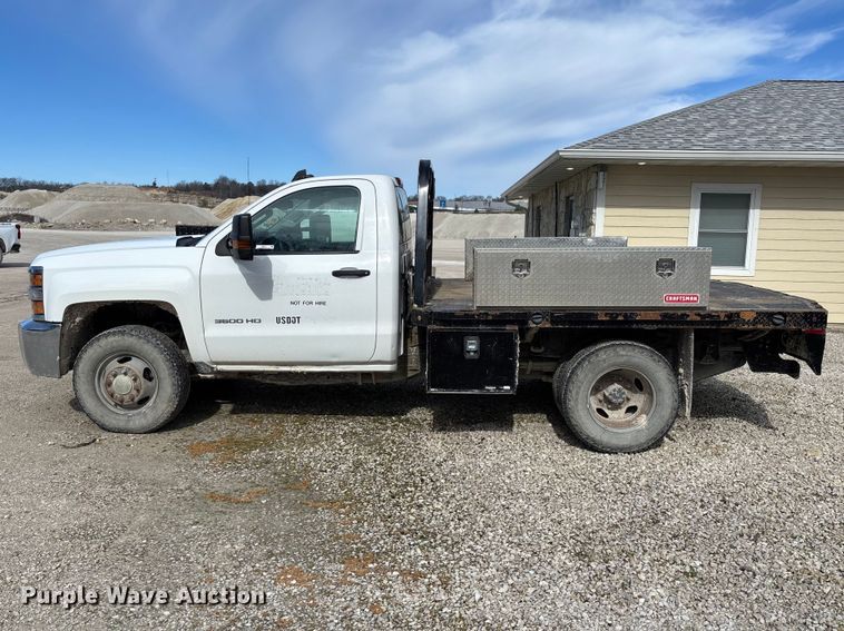 image for item FB3223 2016 Chevrolet Silverado 3500HD flatbed pickup truck