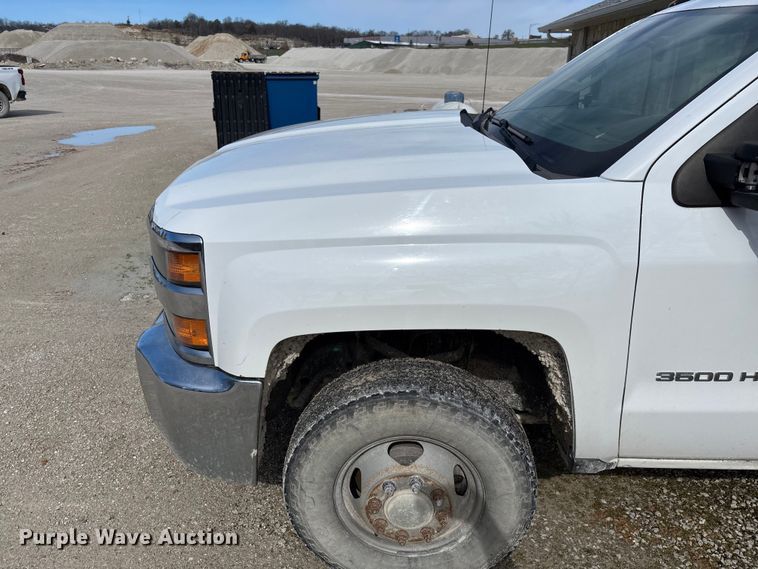 image for item FB3223 2016 Chevrolet Silverado 3500HD flatbed pickup truck