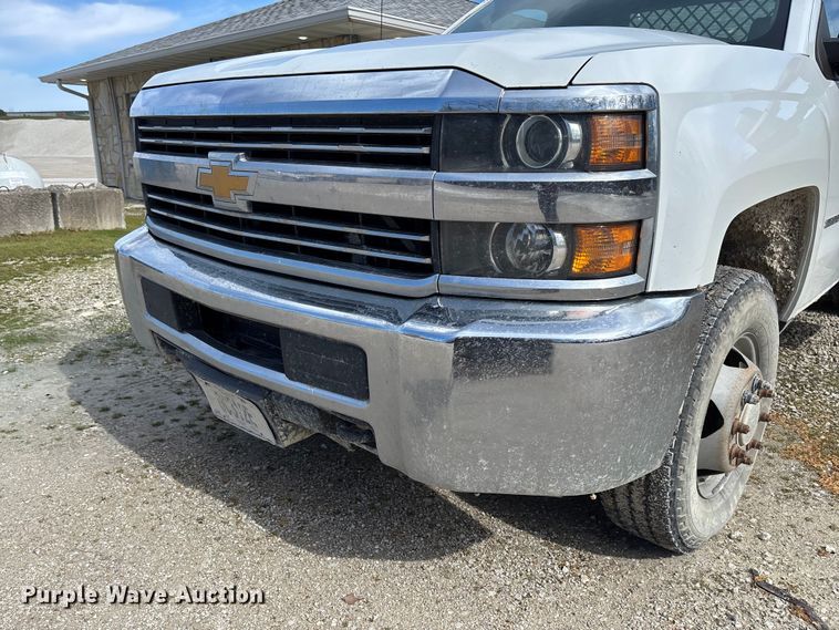 image for item FB3223 2016 Chevrolet Silverado 3500HD flatbed pickup truck