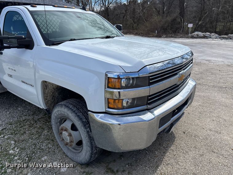image for item FB3223 2016 Chevrolet Silverado 3500HD flatbed pickup truck