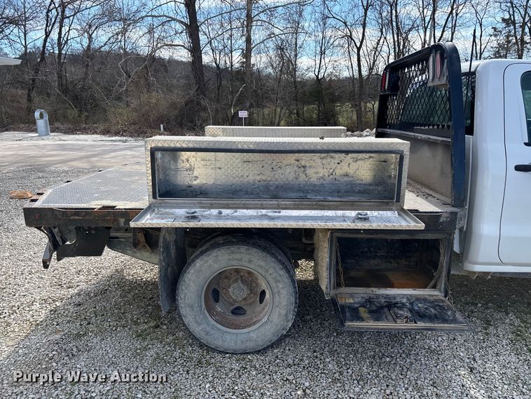 image for item FB3223 2016 Chevrolet Silverado 3500HD flatbed pickup truck