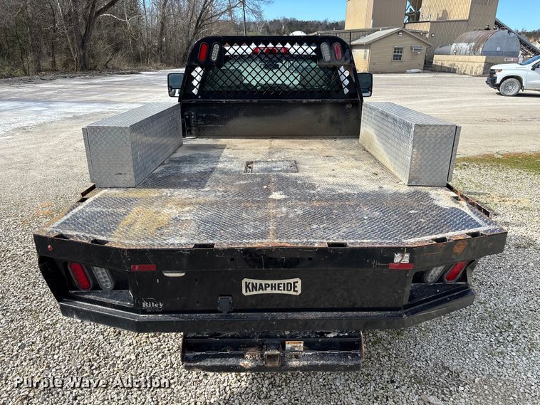 image for item FB3223 2016 Chevrolet Silverado 3500HD flatbed pickup truck