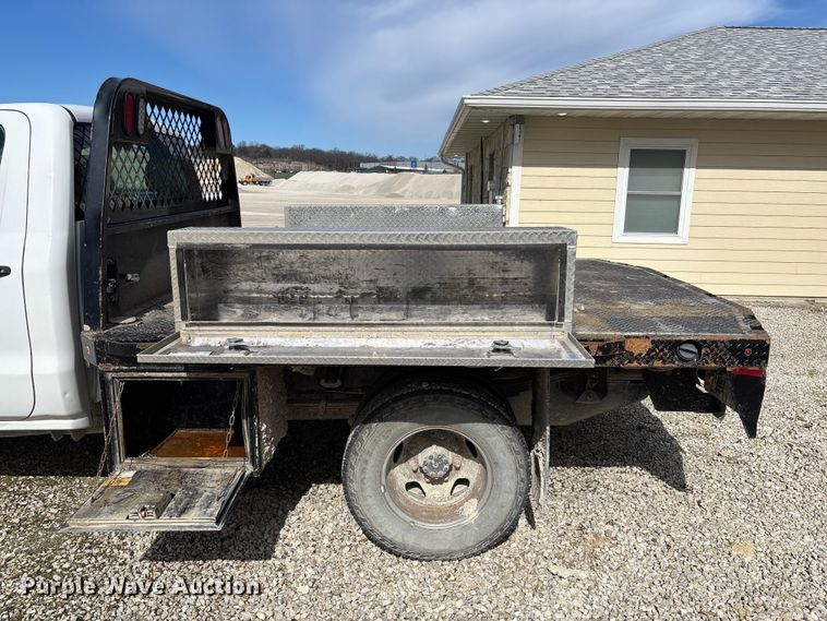 image for item FB3223 2016 Chevrolet Silverado 3500HD flatbed pickup truck