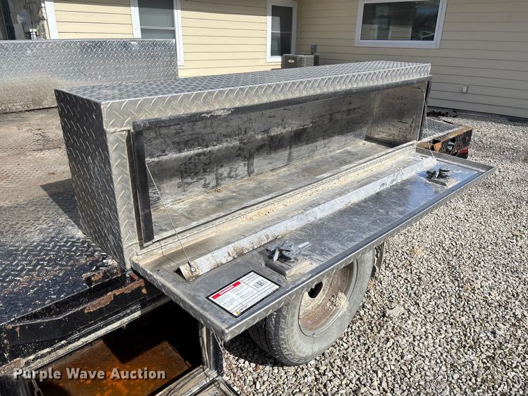 image for item FB3223 2016 Chevrolet Silverado 3500HD flatbed pickup truck