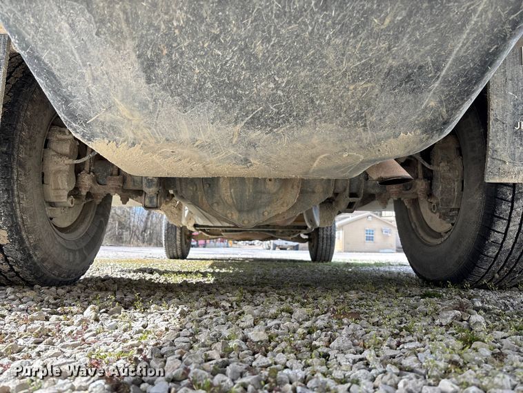 image for item FB3223 2016 Chevrolet Silverado 3500HD flatbed pickup truck