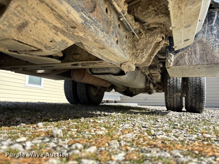 image for item FB3223 2016 Chevrolet Silverado 3500HD flatbed pickup truck
