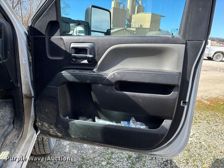 image for item FB3223 2016 Chevrolet Silverado 3500HD flatbed pickup truck