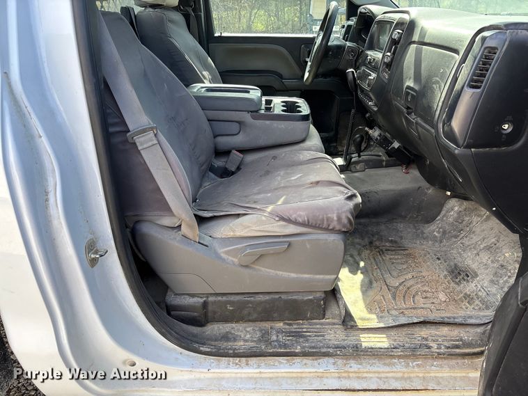 image for item FB3223 2016 Chevrolet Silverado 3500HD flatbed pickup truck