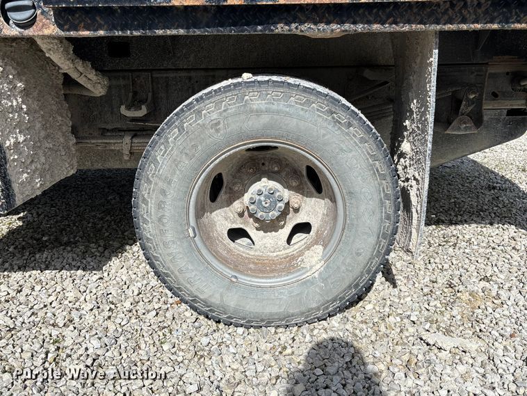 image for item FB3223 2016 Chevrolet Silverado 3500HD flatbed pickup truck