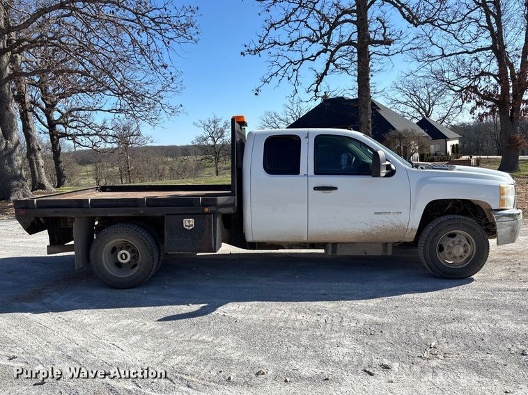 image for item FB3288 2013 Chevrolet Silverado 3500HD Ext. Cab flatbed pickup truck