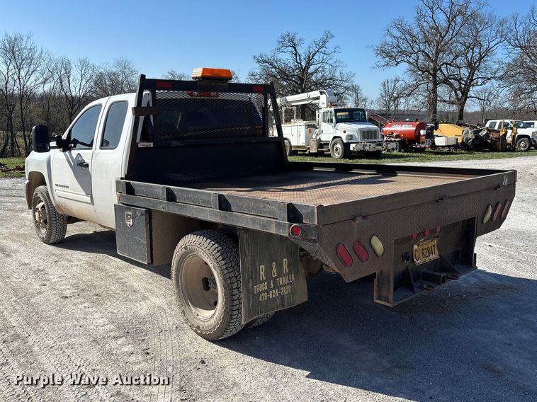 image for item FB3288 2013 Chevrolet Silverado 3500HD Ext. Cab flatbed pickup truck